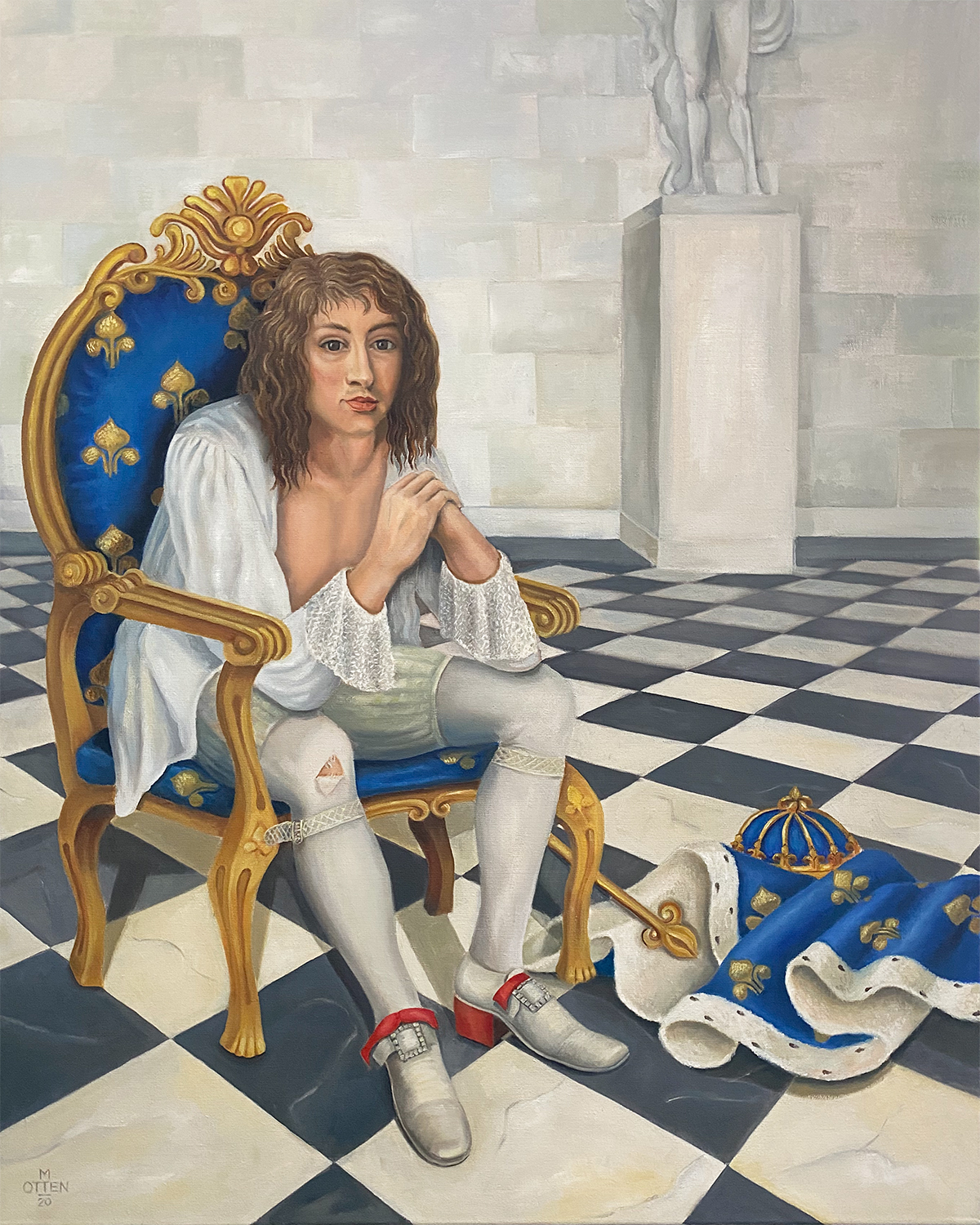 Louis de veertiende op een stoel met blauw fluweel en gouden ornamenten. Louis, die tevens een excellent balletdanser was, heeft een gat in zijn kous. 