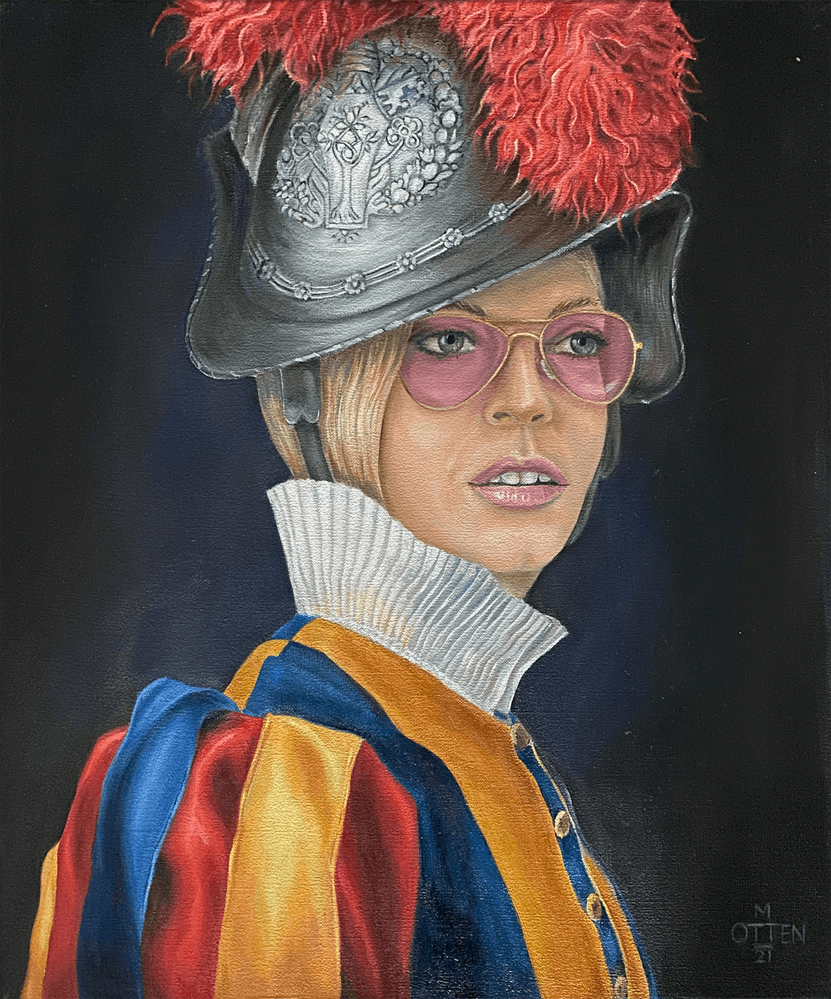 vrouw in kleding van de Zwitserse Garde met roze Ray-Ban bril - Woman in clothes of Swiss Guard with pink Ray-Ban sunglasses